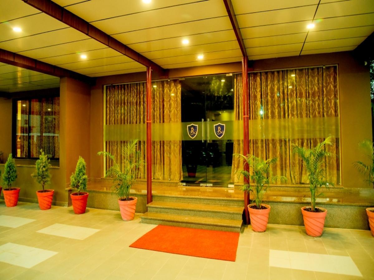 Royal Inn Khandwa Extérieur photo