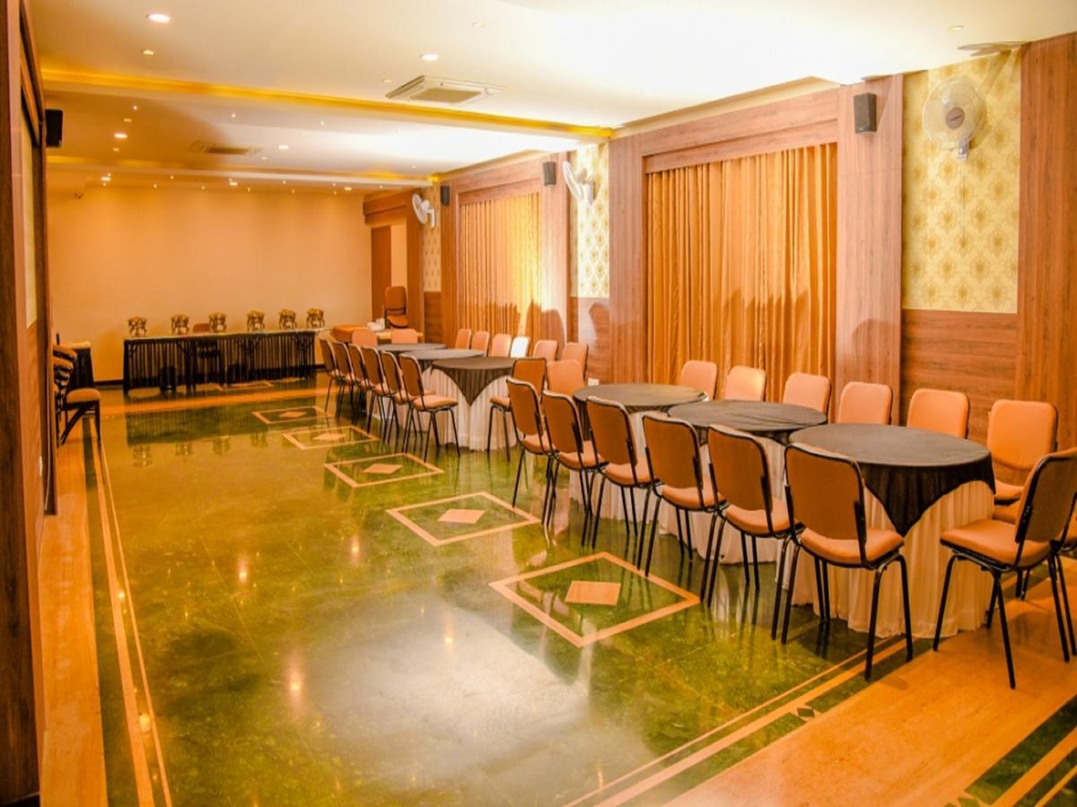 Royal Inn Khandwa Extérieur photo
