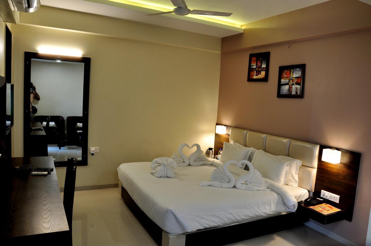 Royal Inn Khandwa Extérieur photo