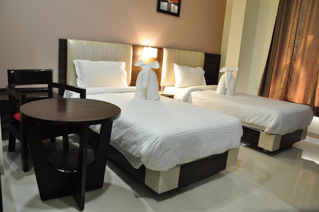 Royal Inn Khandwa Extérieur photo