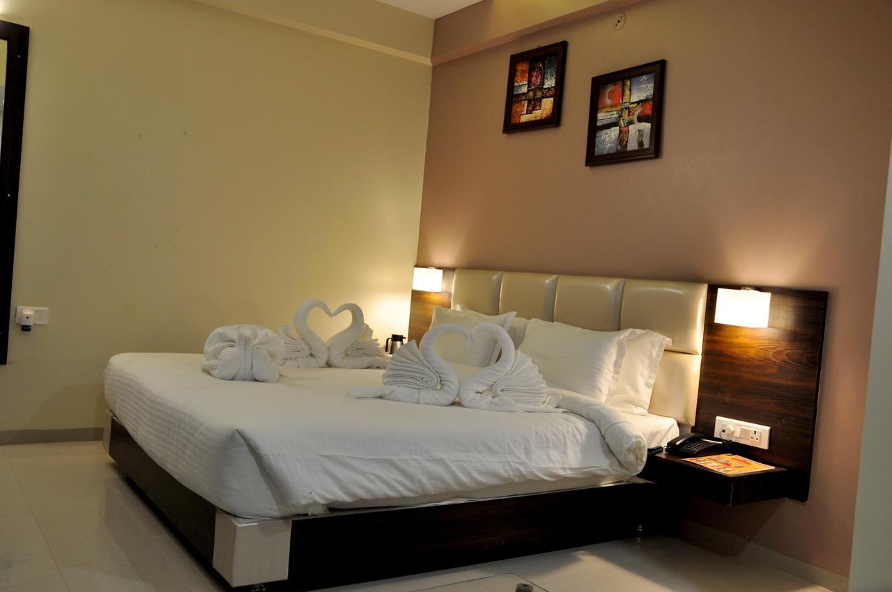 Royal Inn Khandwa Extérieur photo