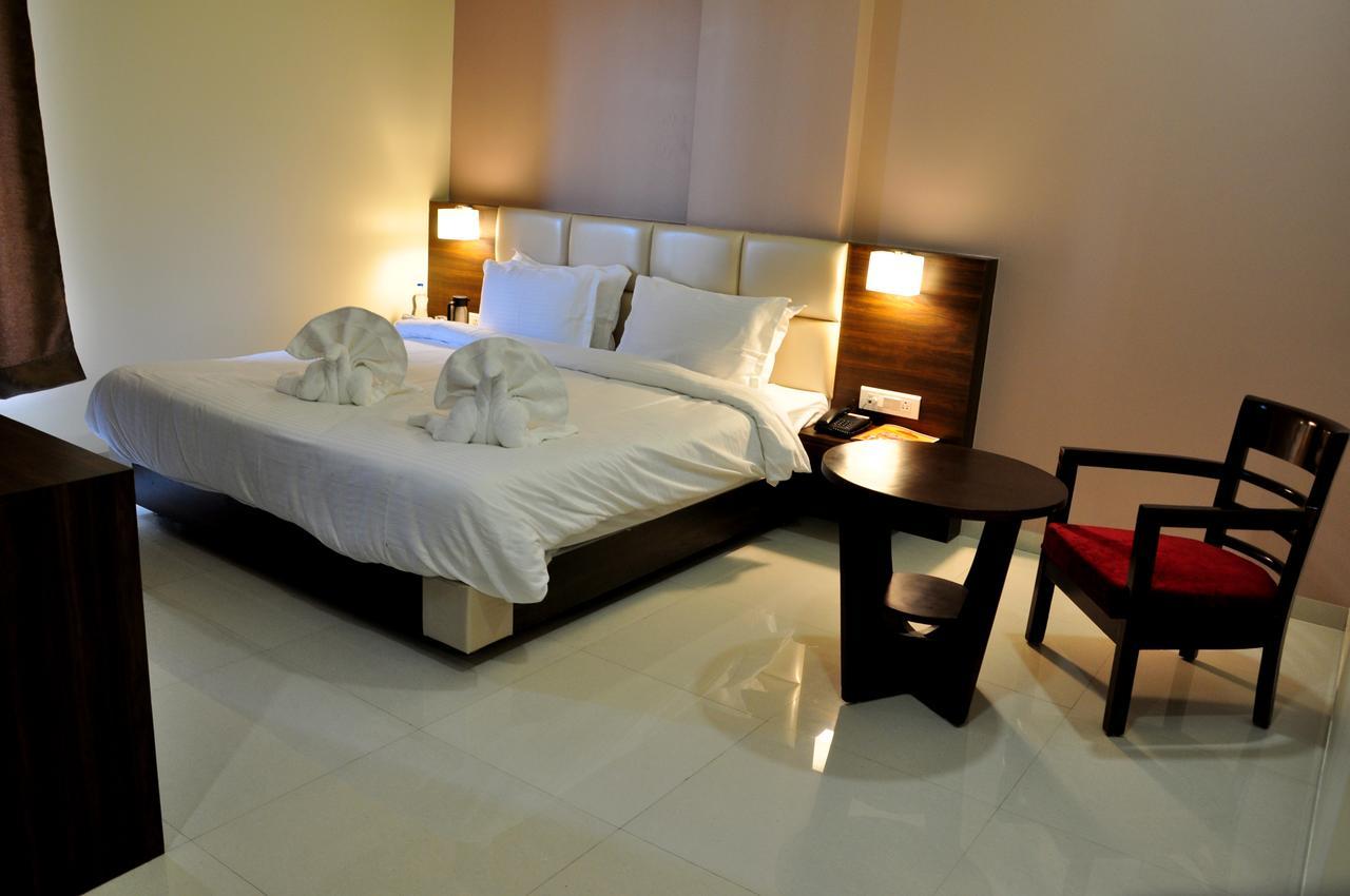 Royal Inn Khandwa Extérieur photo