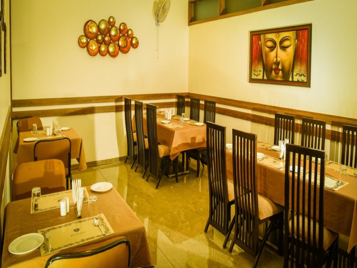 Royal Inn Khandwa Extérieur photo